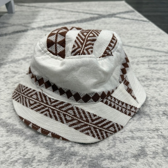 NWT Aerie Off White and Brown Taille Unique Bucket Hat - Picture 1 of 7